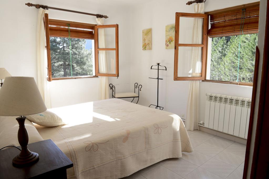 גיסאנדו Hostal-Restaurante Fogon De Gredos חדר תמונה