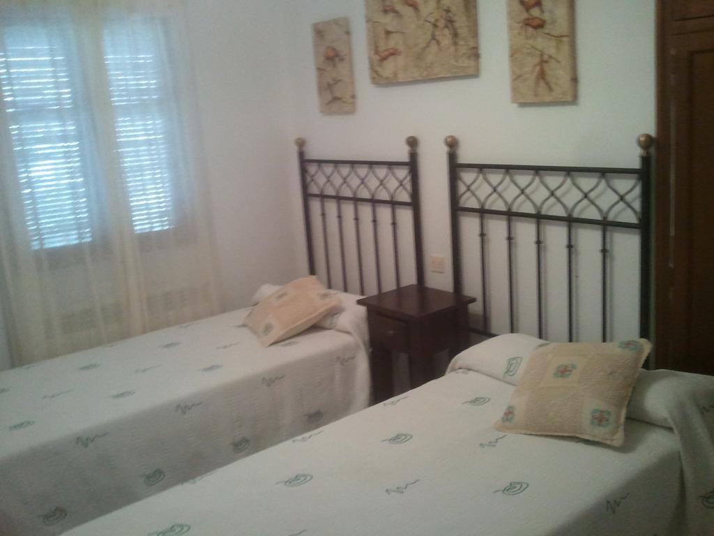 גיסאנדו Hostal-Restaurante Fogon De Gredos חדר תמונה