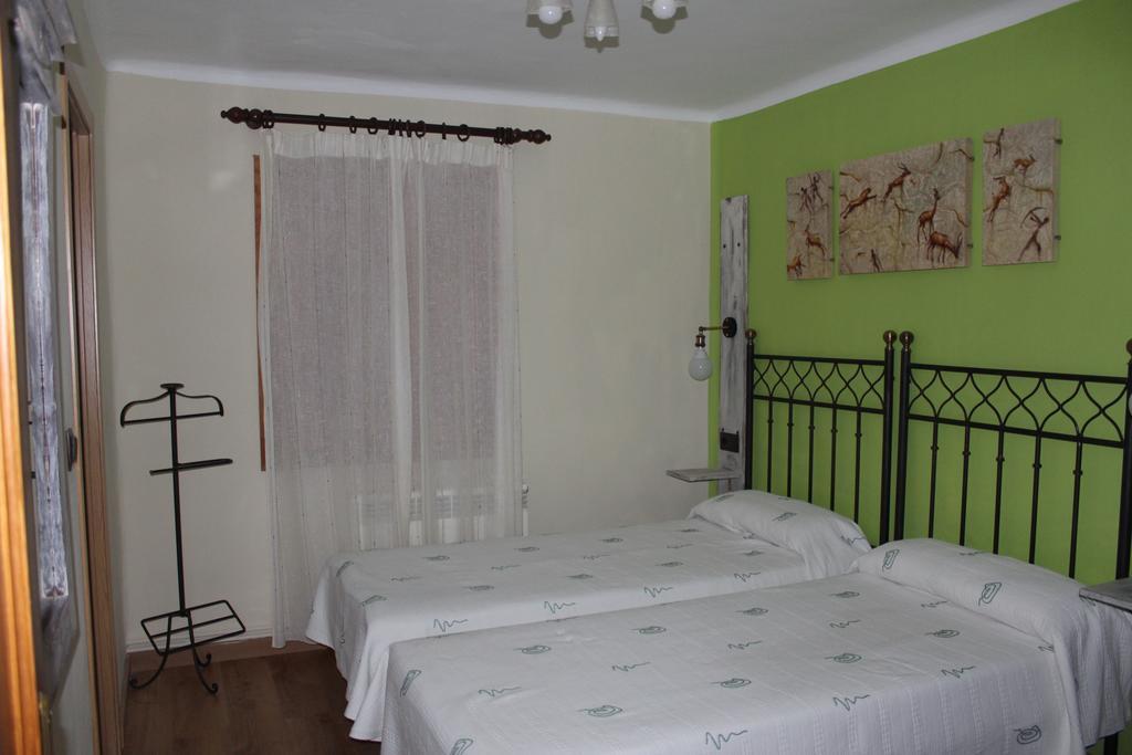 גיסאנדו Hostal-Restaurante Fogon De Gredos מראה חיצוני תמונה