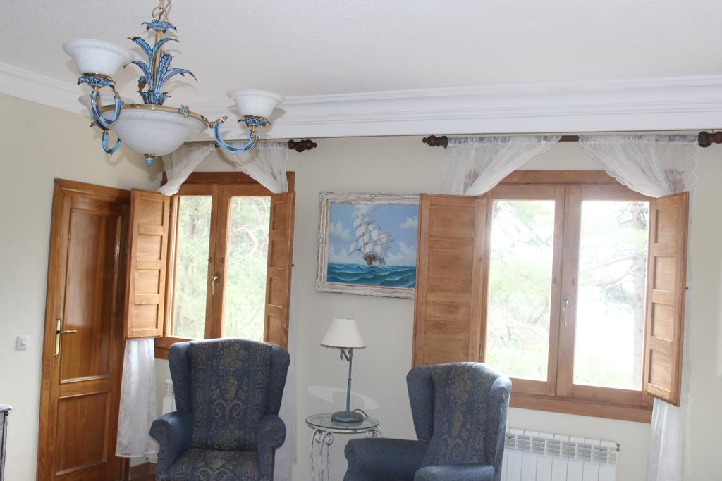 גיסאנדו Hostal-Restaurante Fogon De Gredos מראה חיצוני תמונה